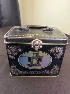 Vintage Singer Sewing Machine Tin Decorative Storage Box with Lid & Handle